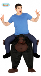 Gorila nesoucí člověka